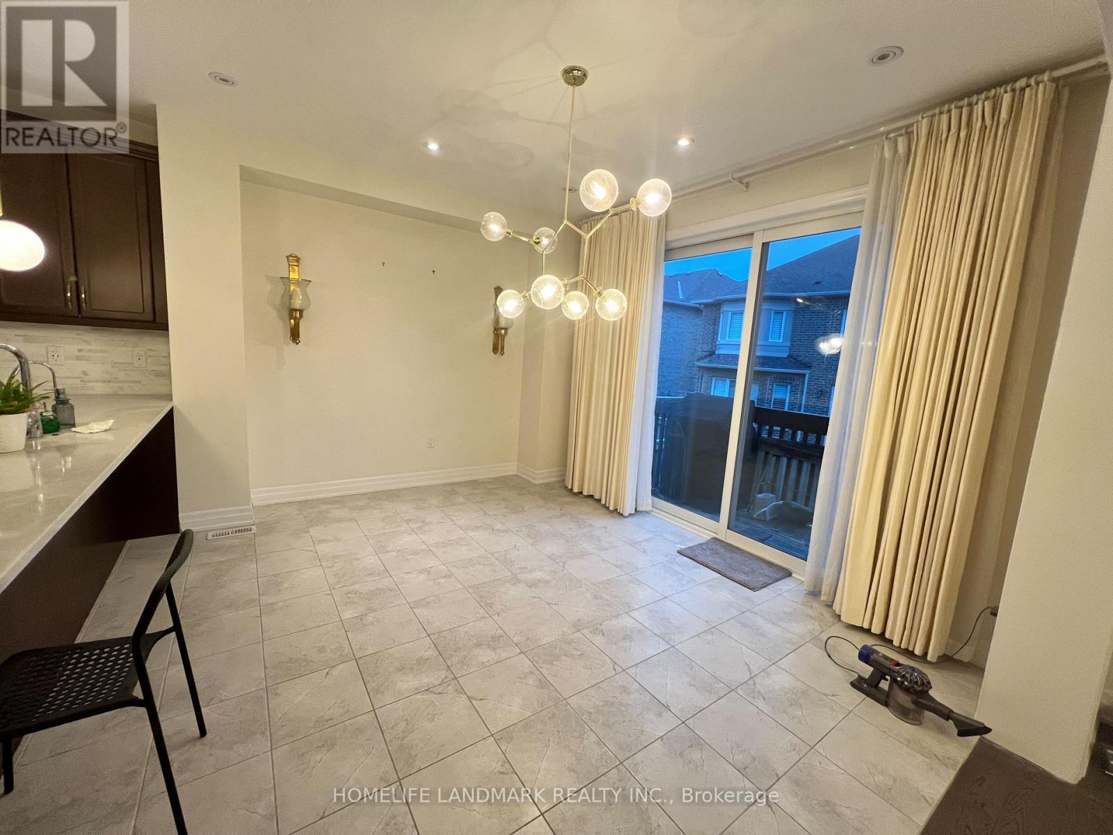 102 Fowley Drive, Oakville, Ontario  L6H 0V3 - Photo 5 - W13685710