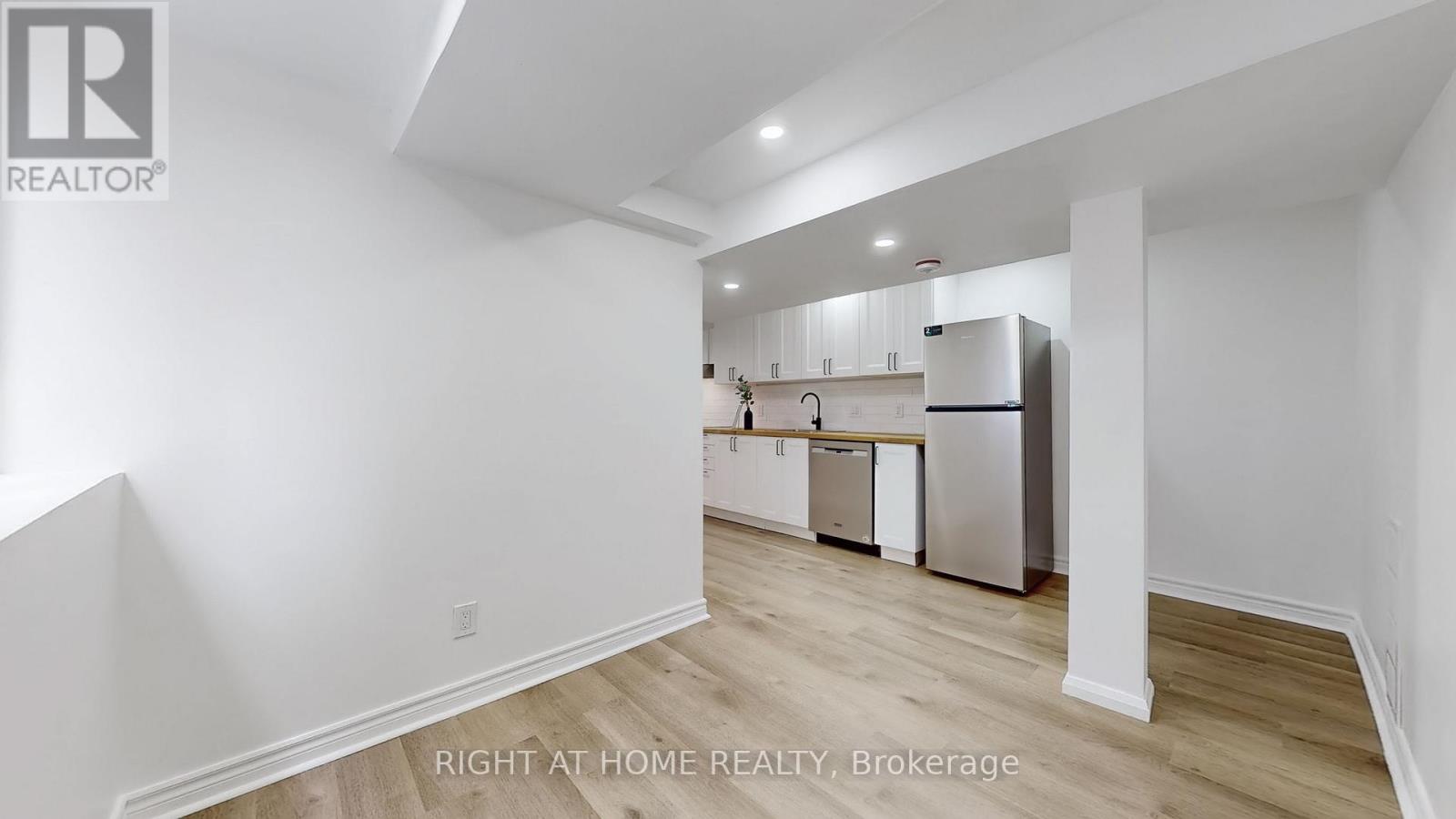 Lower - 1121 Foxglove Place, Mississauga, Ontario  L5V 2N4 - Photo 4 - W13685738