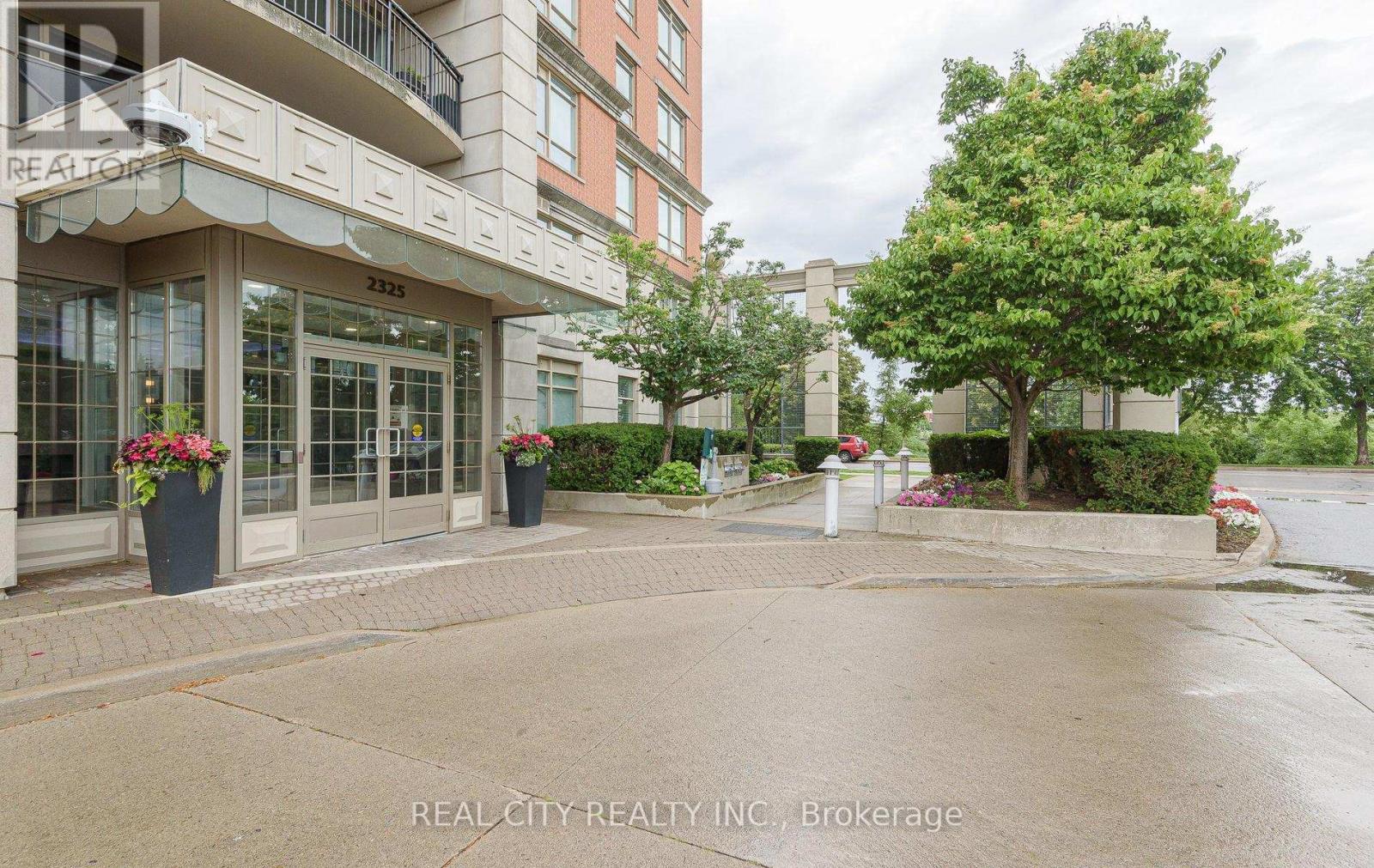 704 - 2325 Central Park Drive, Oakville, Ontario  L6H 0E2 - Photo 2 - W13685774