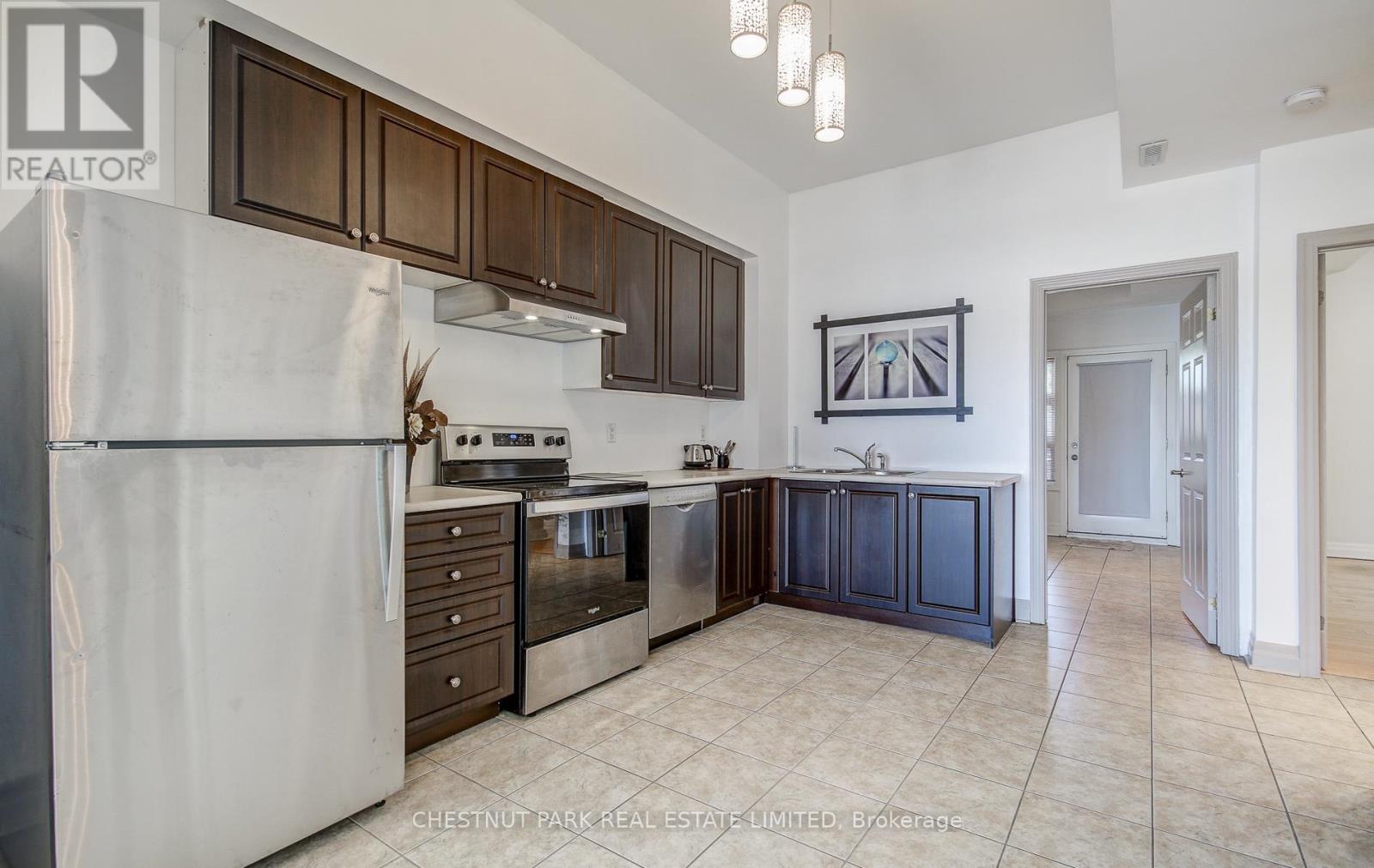 5 - 885 Lakeshore Road E, Mississauga, Ontario  L5E 1E2 - Photo 11 - W13685794
