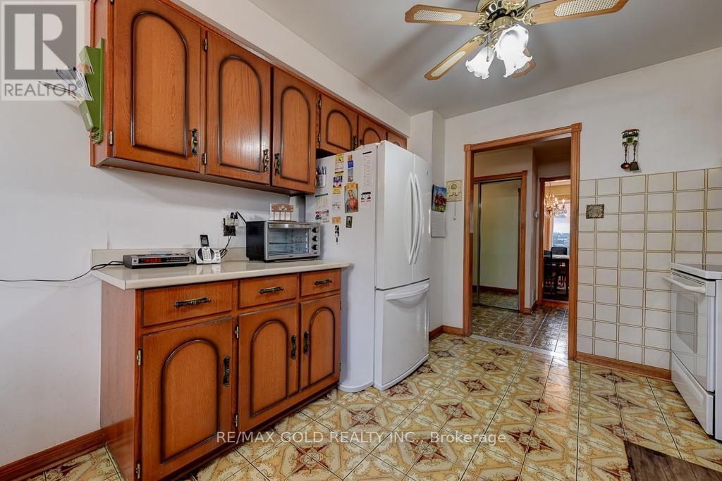 70 Malcolm Crescent, Brampton, Ontario  L6S 3C8 - Photo 12 - W13685818