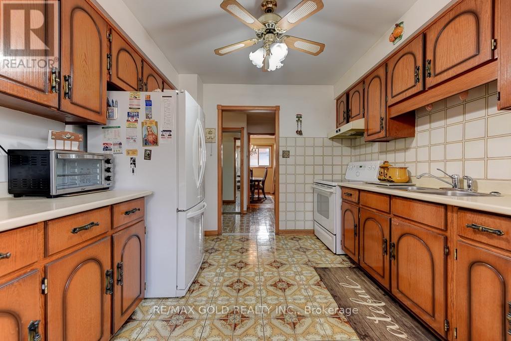 70 Malcolm Crescent, Brampton, Ontario  L6S 3C8 - Photo 14 - W13685818