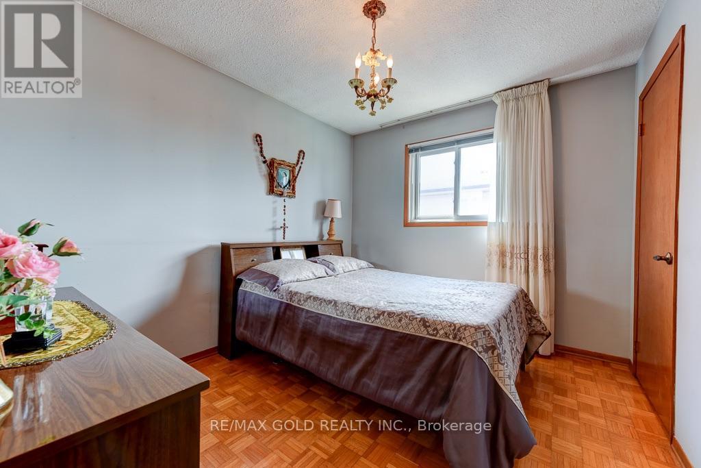 70 Malcolm Crescent, Brampton, Ontario  L6S 3C8 - Photo 17 - W13685818