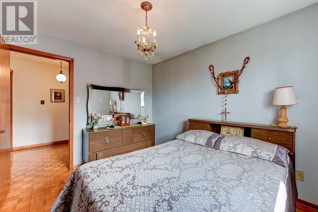 70 Malcolm Crescent, Brampton, Ontario  L6S 3C8 - Photo 18 - W13685818