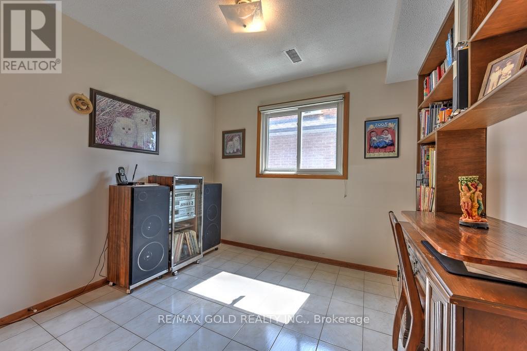 70 Malcolm Crescent, Brampton, Ontario  L6S 3C8 - Photo 30 - W13685818
