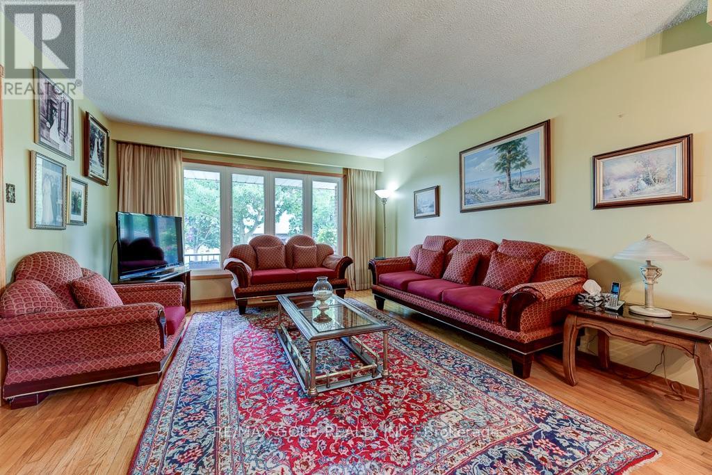 70 Malcolm Crescent, Brampton, Ontario  L6S 3C8 - Photo 7 - W13685818