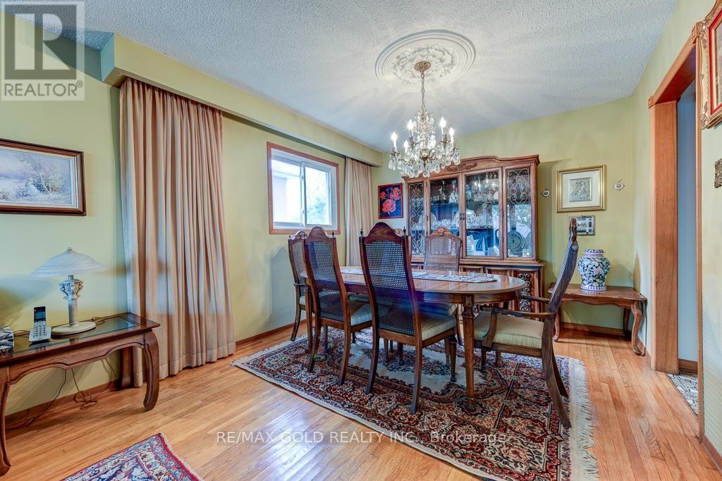 70 Malcolm Crescent, Brampton, Ontario  L6S 3C8 - Photo 8 - W13685818