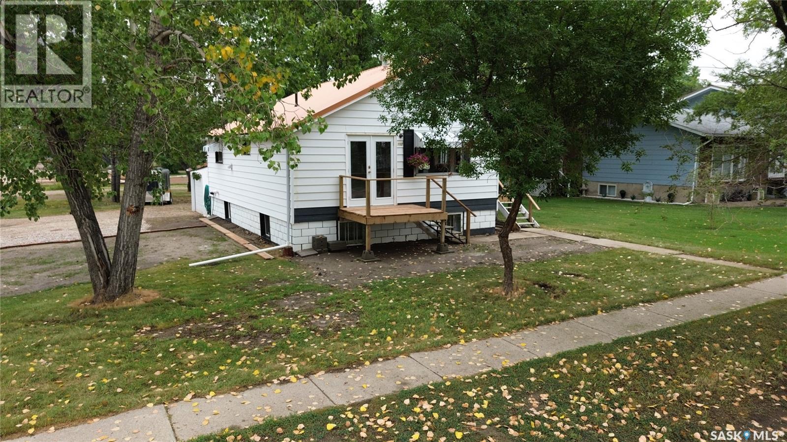 192 2nd Avenue W, Central Butte, Saskatchewan  S0H 0T0 - Photo 37 - SK045795