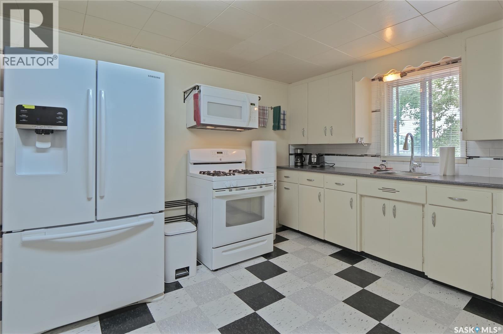 192 2nd Avenue W, Central Butte, Saskatchewan  S0H 0T0 - Photo 6 - SK045795