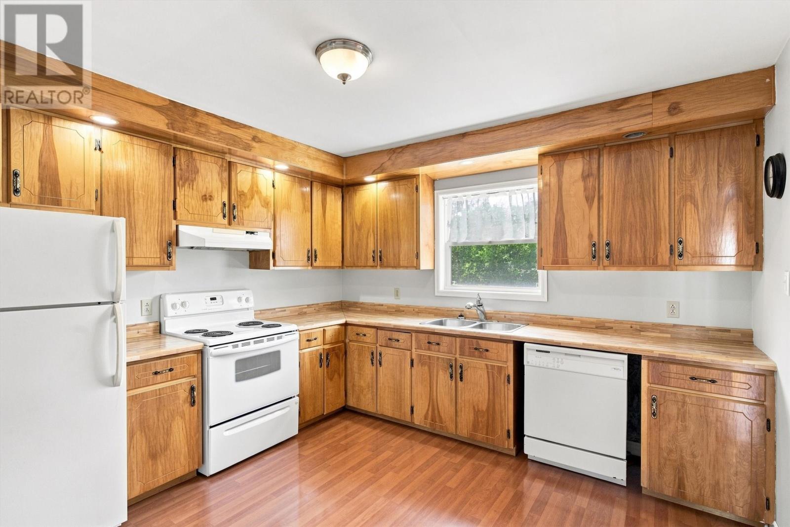 12 Thorburn Place, Clarenville — photo 4