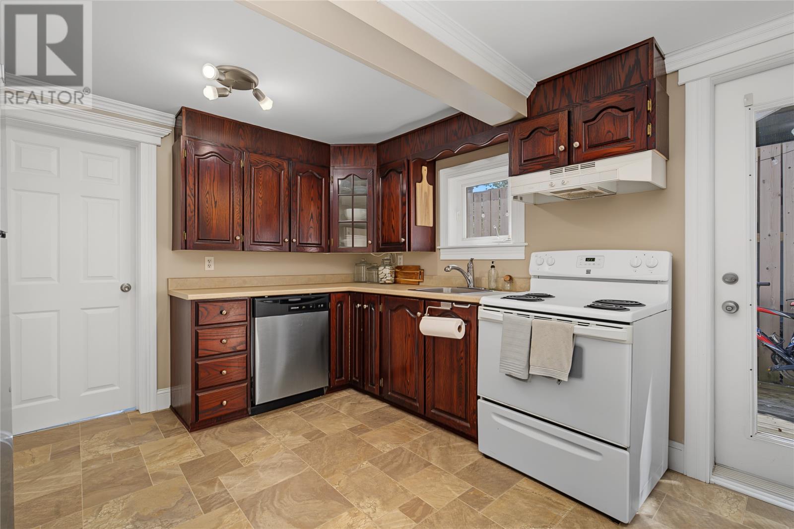 81 Gower Street, St. John's — photo 9