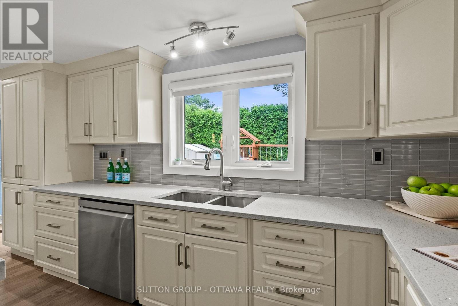 2450 Blackstone Crescent, Ottawa, Ontario  K1B 4H2 - Photo 14 - X13685878