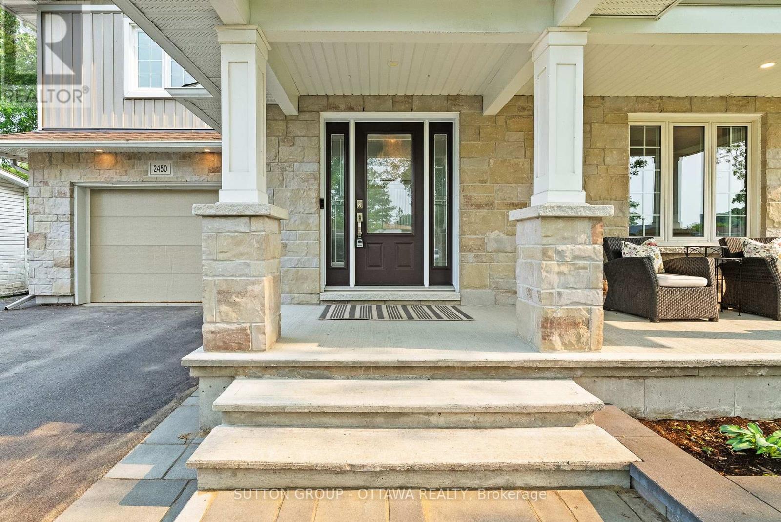 2450 Blackstone Crescent, Ottawa, Ontario  K1B 4H2 - Photo 2 - X13685878