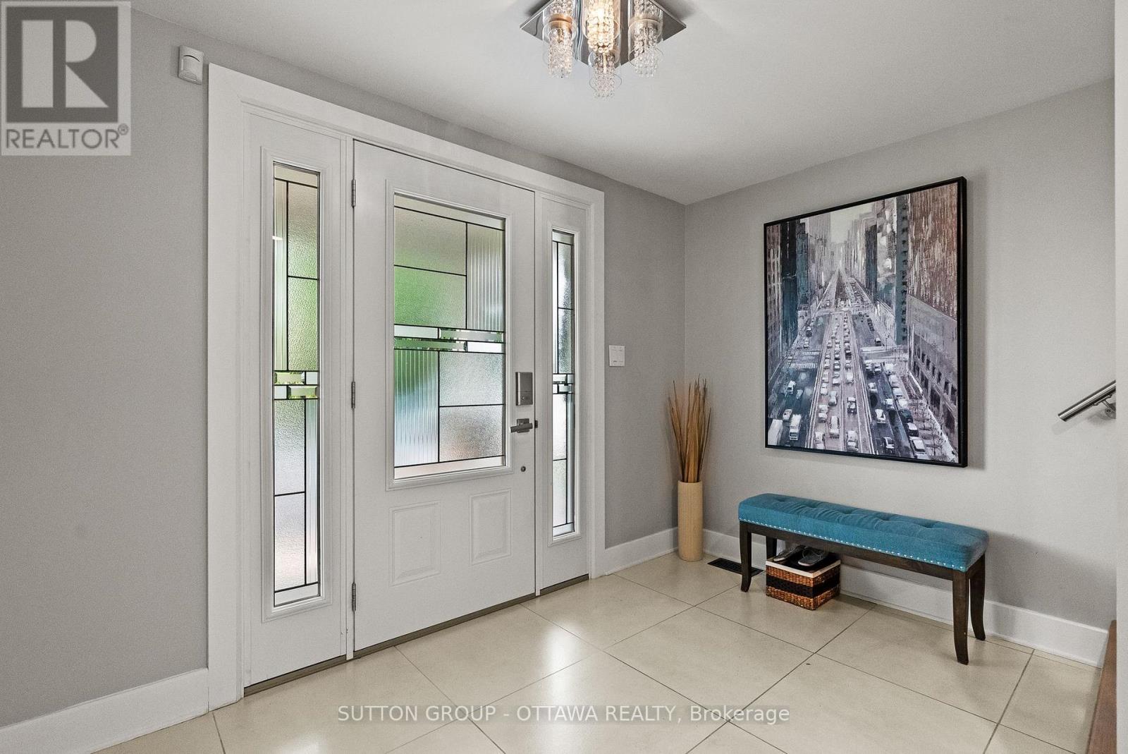 2450 Blackstone Crescent, Ottawa, Ontario  K1B 4H2 - Photo 3 - X13685878