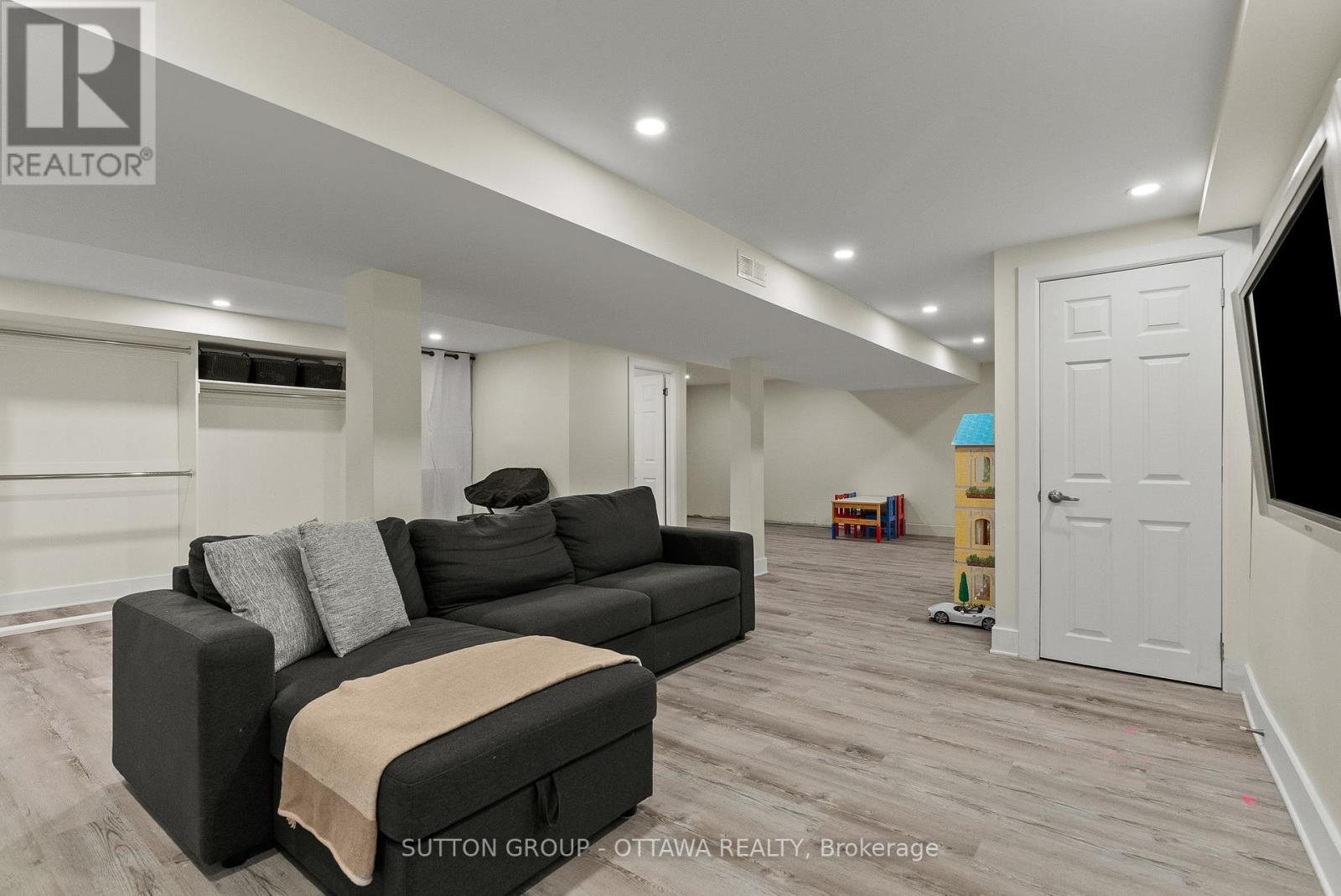 2450 Blackstone Crescent, Ottawa, Ontario  K1B 4H2 - Photo 43 - X13685878