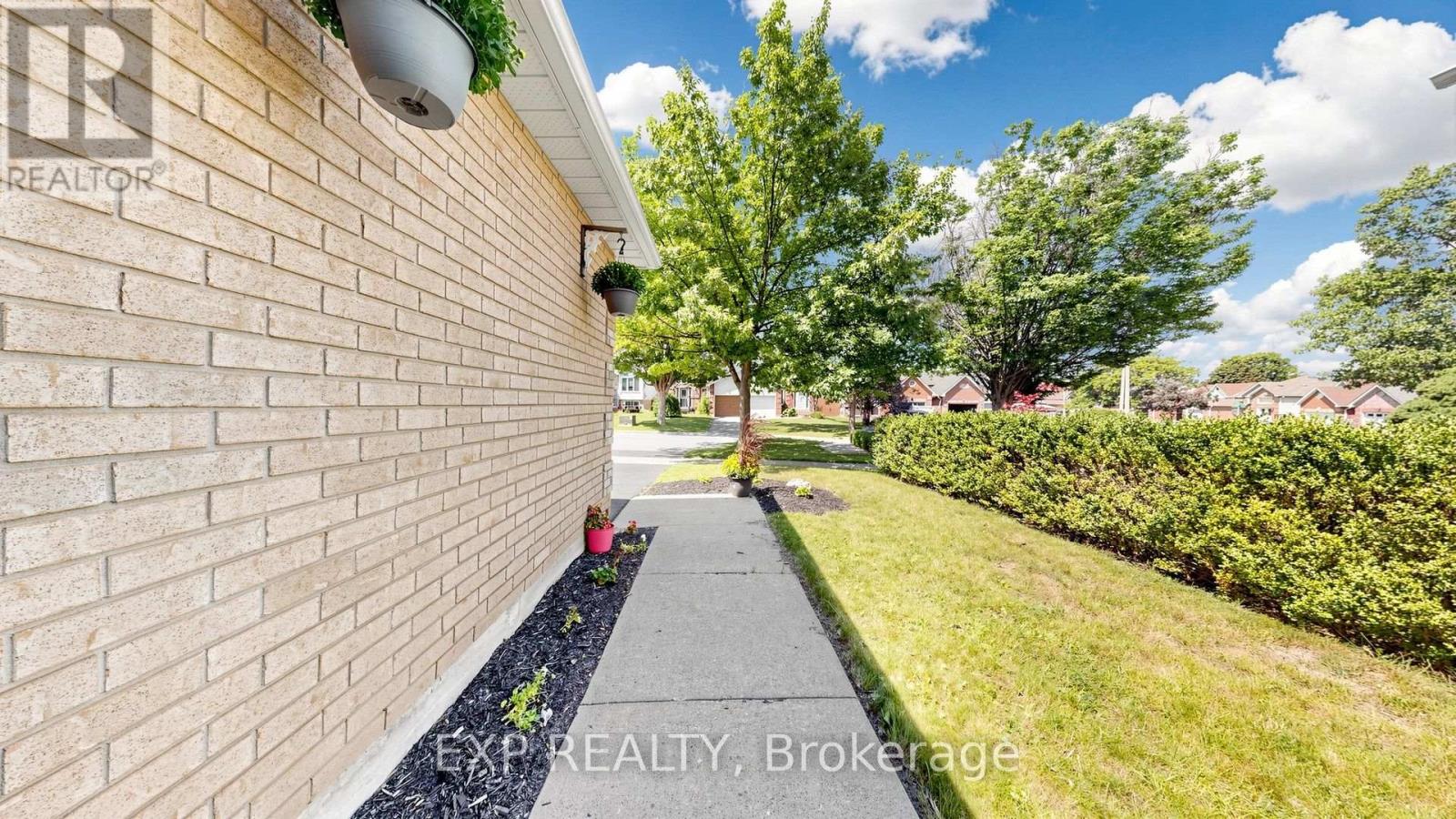 63 Fenwick Avenue, Clarington, Ontario  L1C 4S1 - Photo 5 - E13685872
