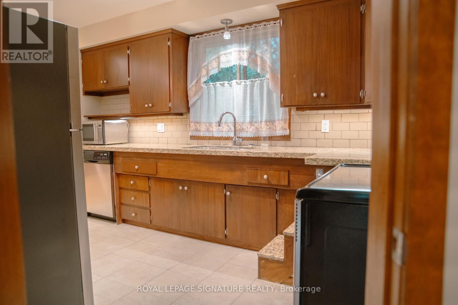 2 Brantwood Drive, Toronto, Ontario  M1H 2G6 - Photo 5 - E13685882