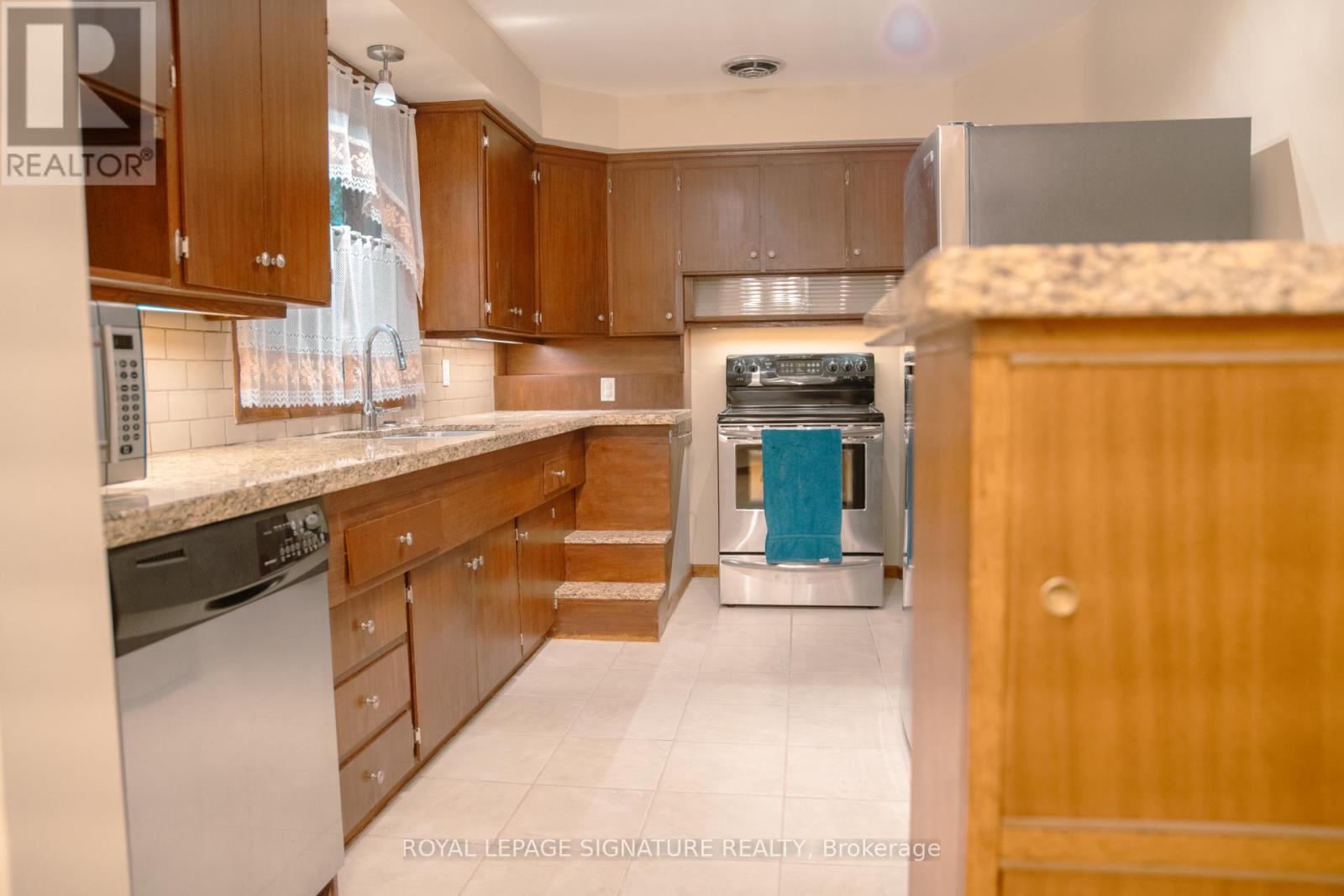 2 Brantwood Drive, Toronto, Ontario  M1H 2G6 - Photo 6 - E13685882