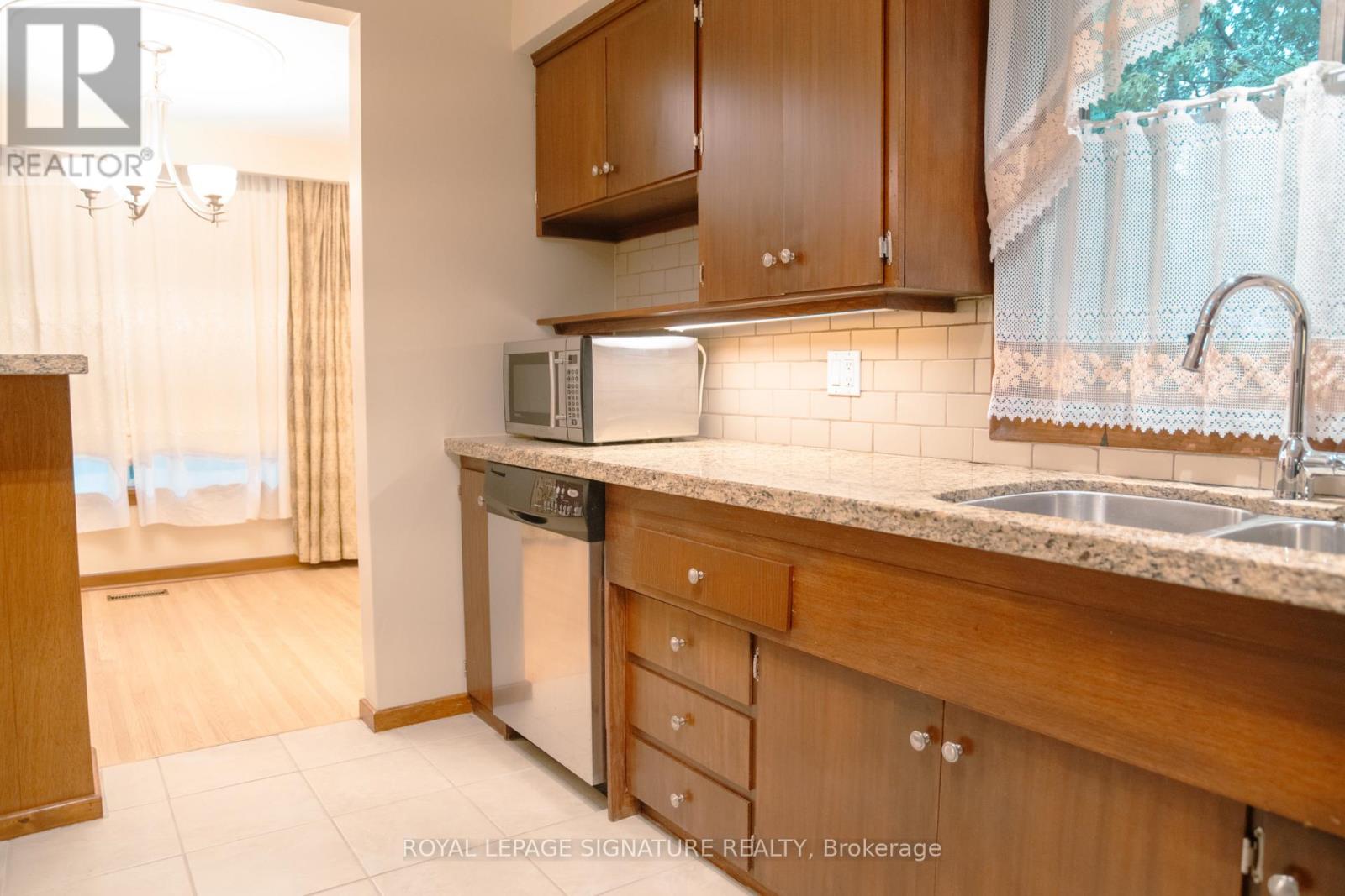 2 Brantwood Drive, Toronto, Ontario  M1H 2G6 - Photo 7 - E13685882