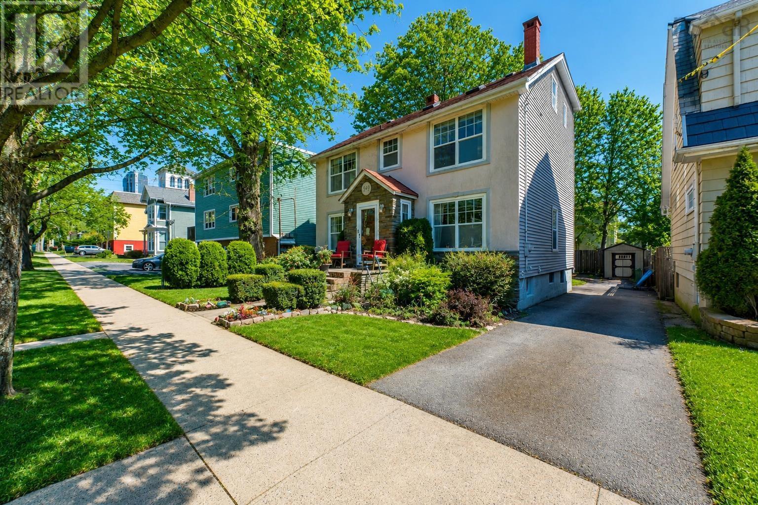 949 Mclean Street, Halifax, Nova Scotia  B3H 2V2 - Photo 1 - 202607656