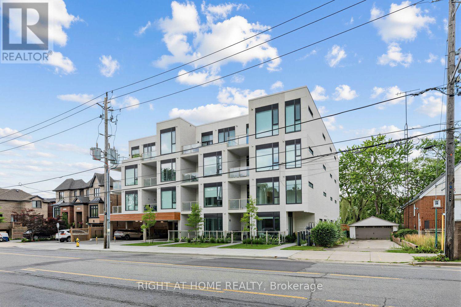 <div class="slider-price">$888,888</div><p>207 - 722 Marlee Avenue, Toronto, Ontario</p>