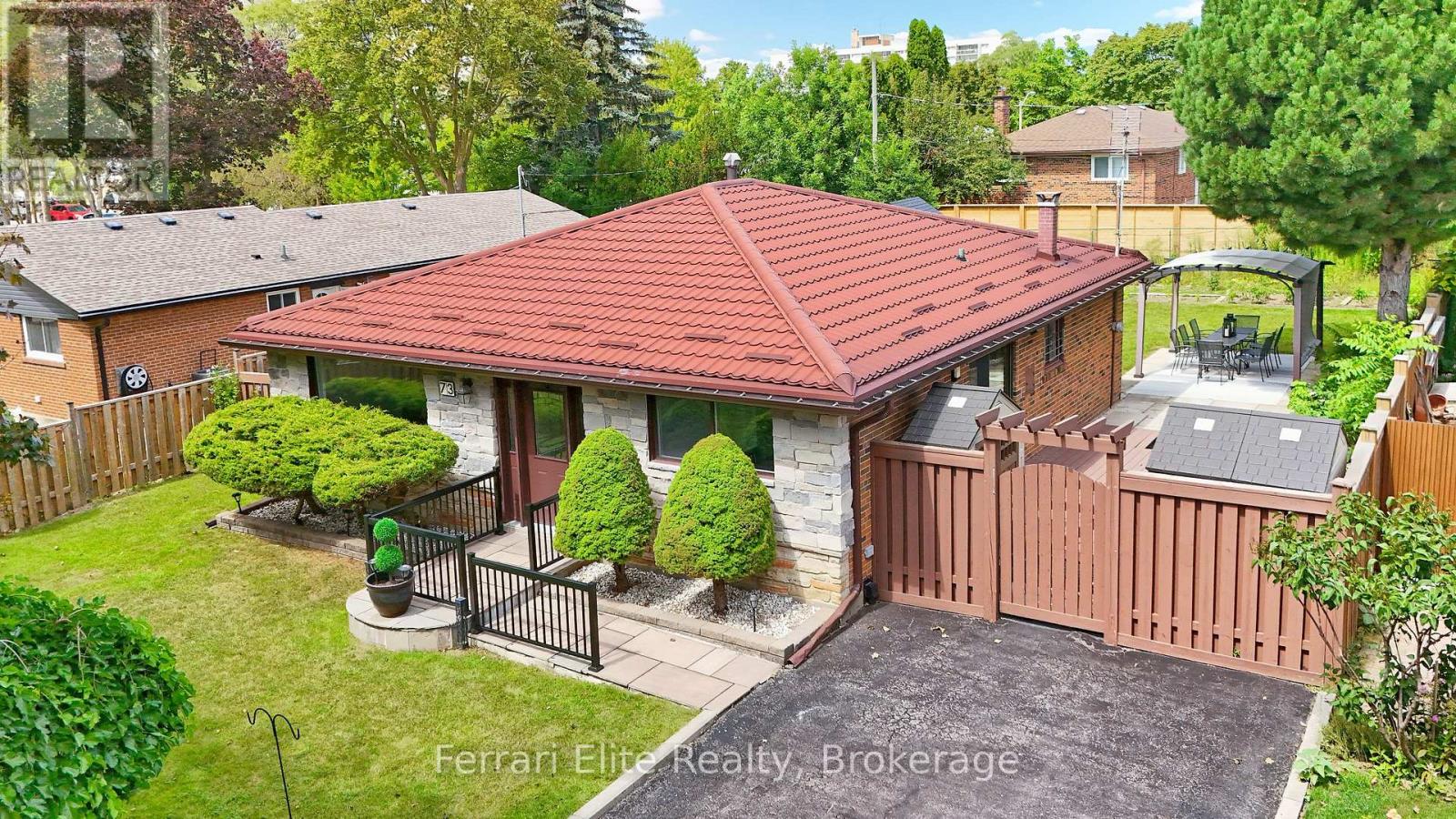 <div class="slider-price">$989,000</div><p>73 Farley Crescent, Toronto, Ontario</p>