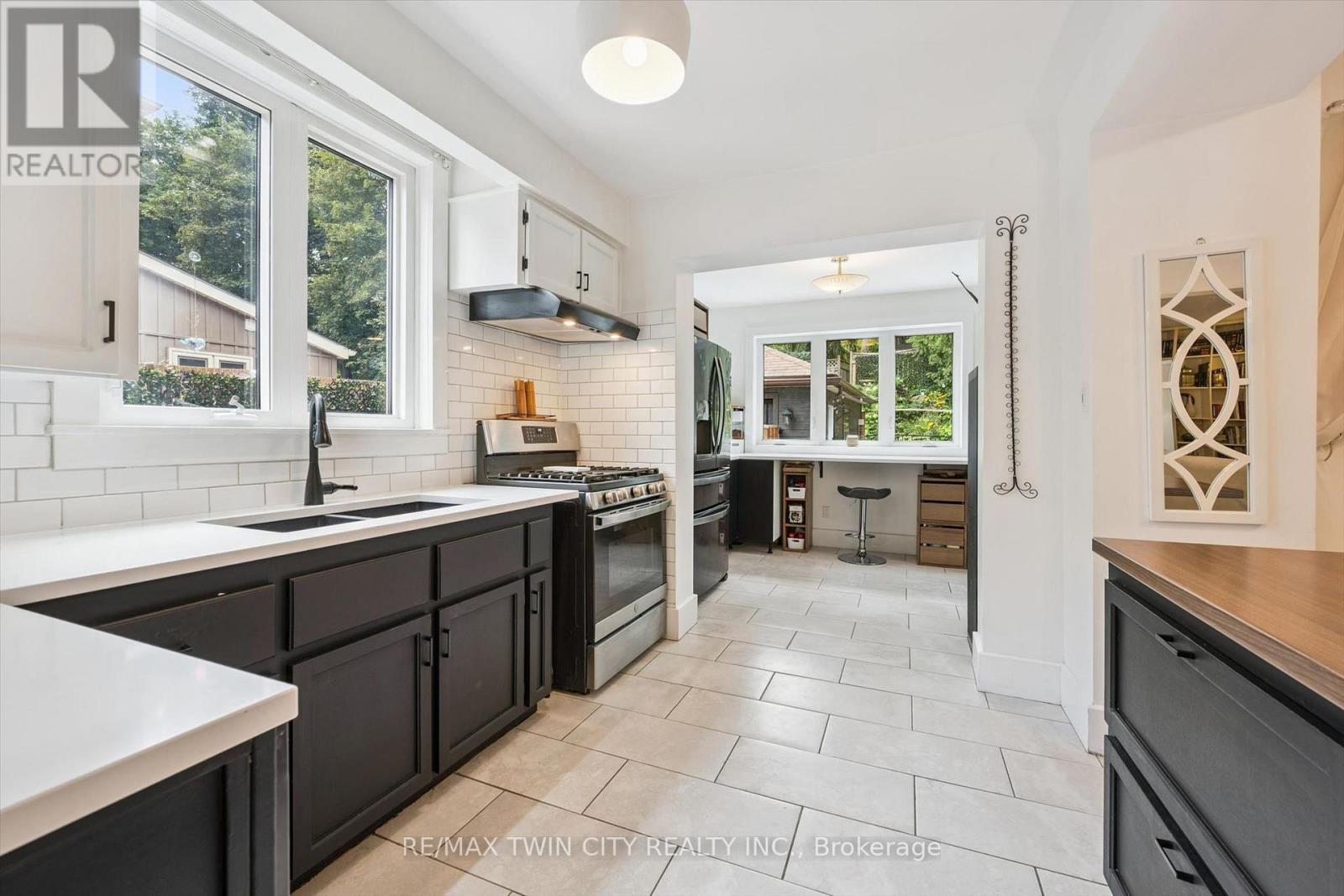 121 Belmont Avenue, Waterloo, Ontario  N2L 2A8 - Photo 12 - X13685858