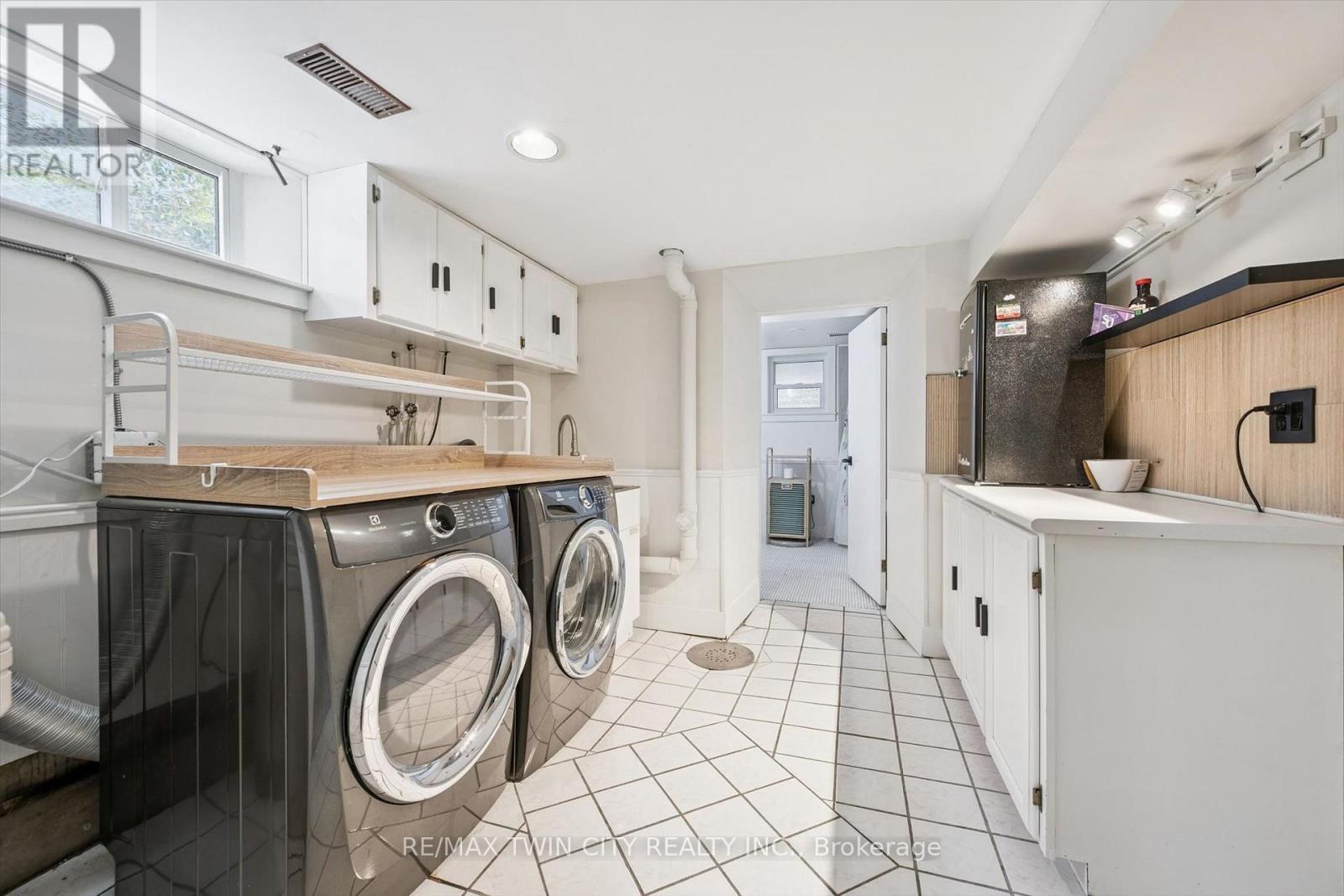 121 Belmont Avenue, Waterloo, Ontario  N2L 2A8 - Photo 29 - X13685858