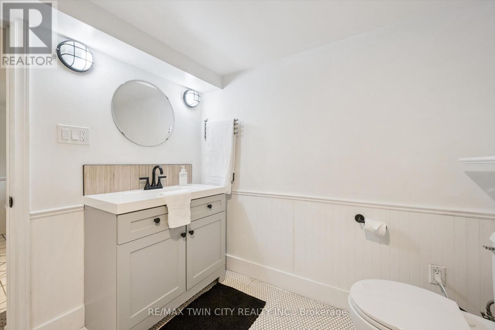 121 Belmont Avenue, Waterloo, Ontario  N2L 2A8 - Photo 30 - X13685858