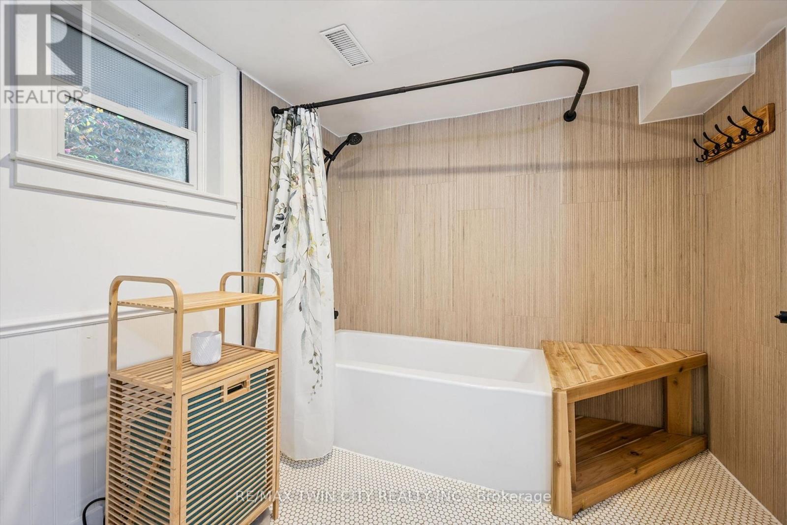121 Belmont Avenue, Waterloo, Ontario  N2L 2A8 - Photo 31 - X13685858