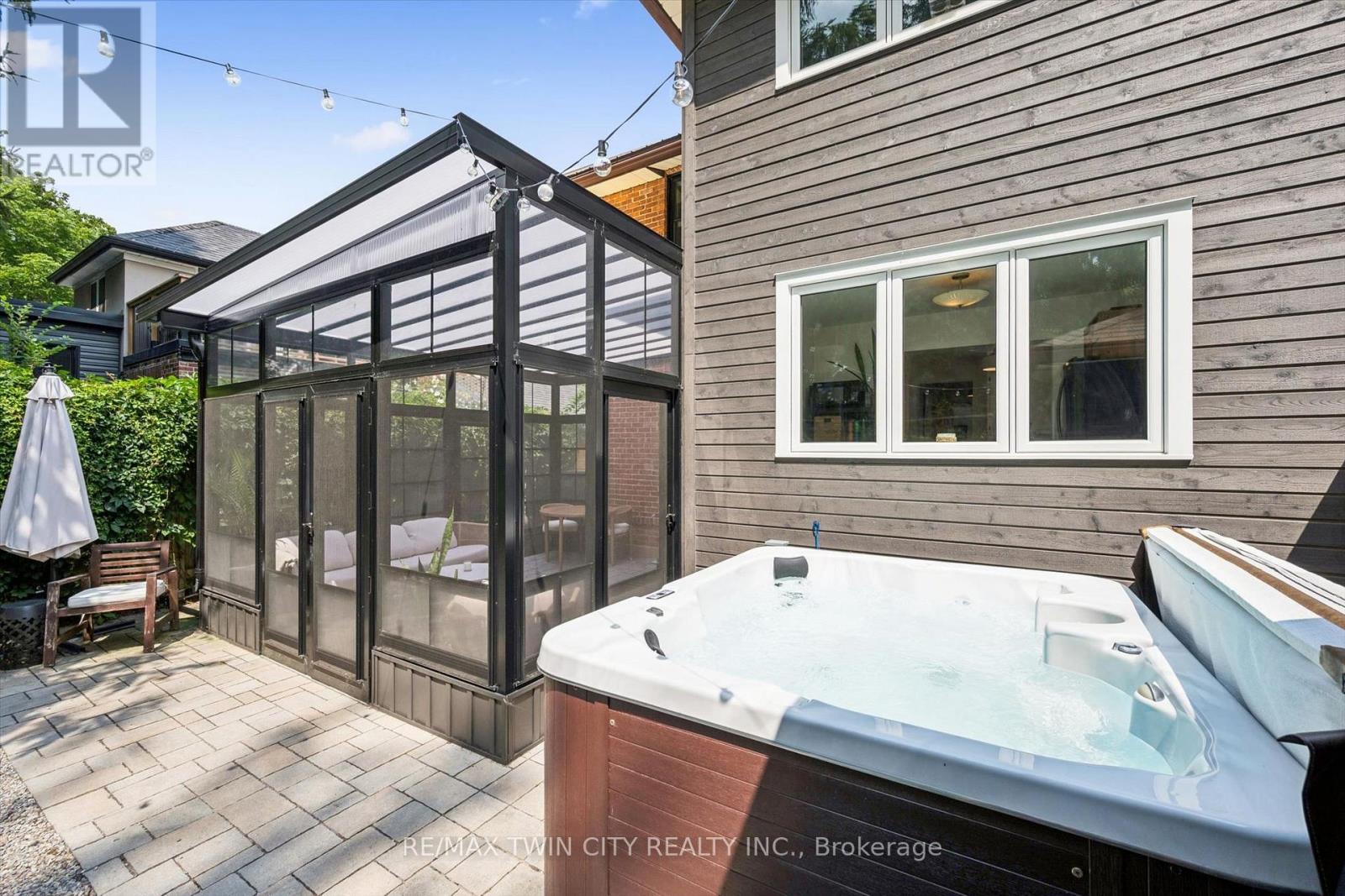 121 Belmont Avenue, Waterloo, Ontario  N2L 2A8 - Photo 36 - X13685858