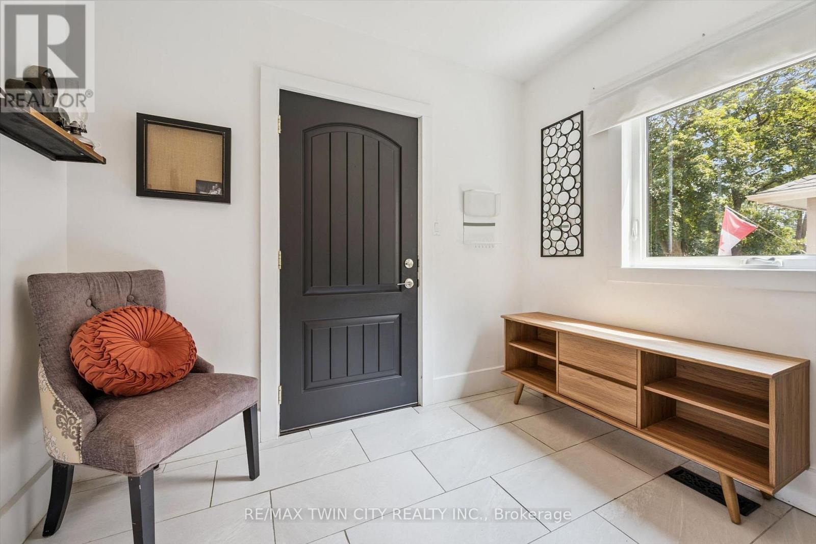 121 Belmont Avenue, Waterloo, Ontario  N2L 2A8 - Photo 4 - X13685858