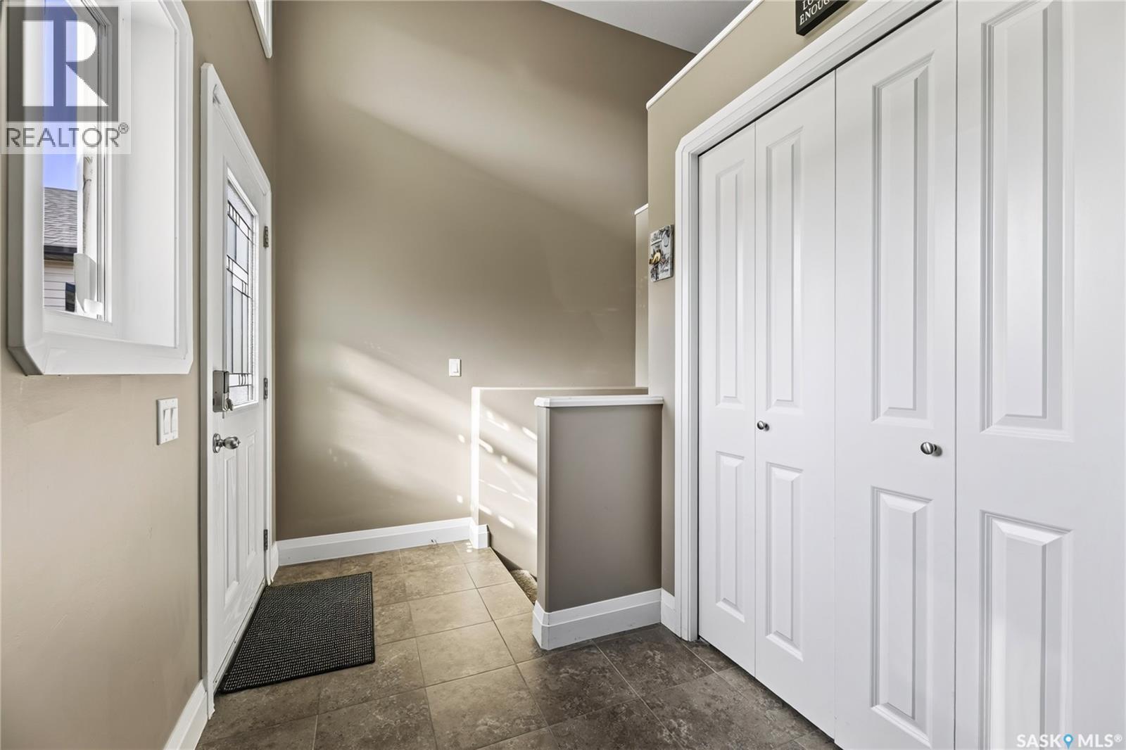 1114 Hargreaves Way, Saskatoon, Saskatchewan  S7R 0H2 - Photo 3 - SK045406