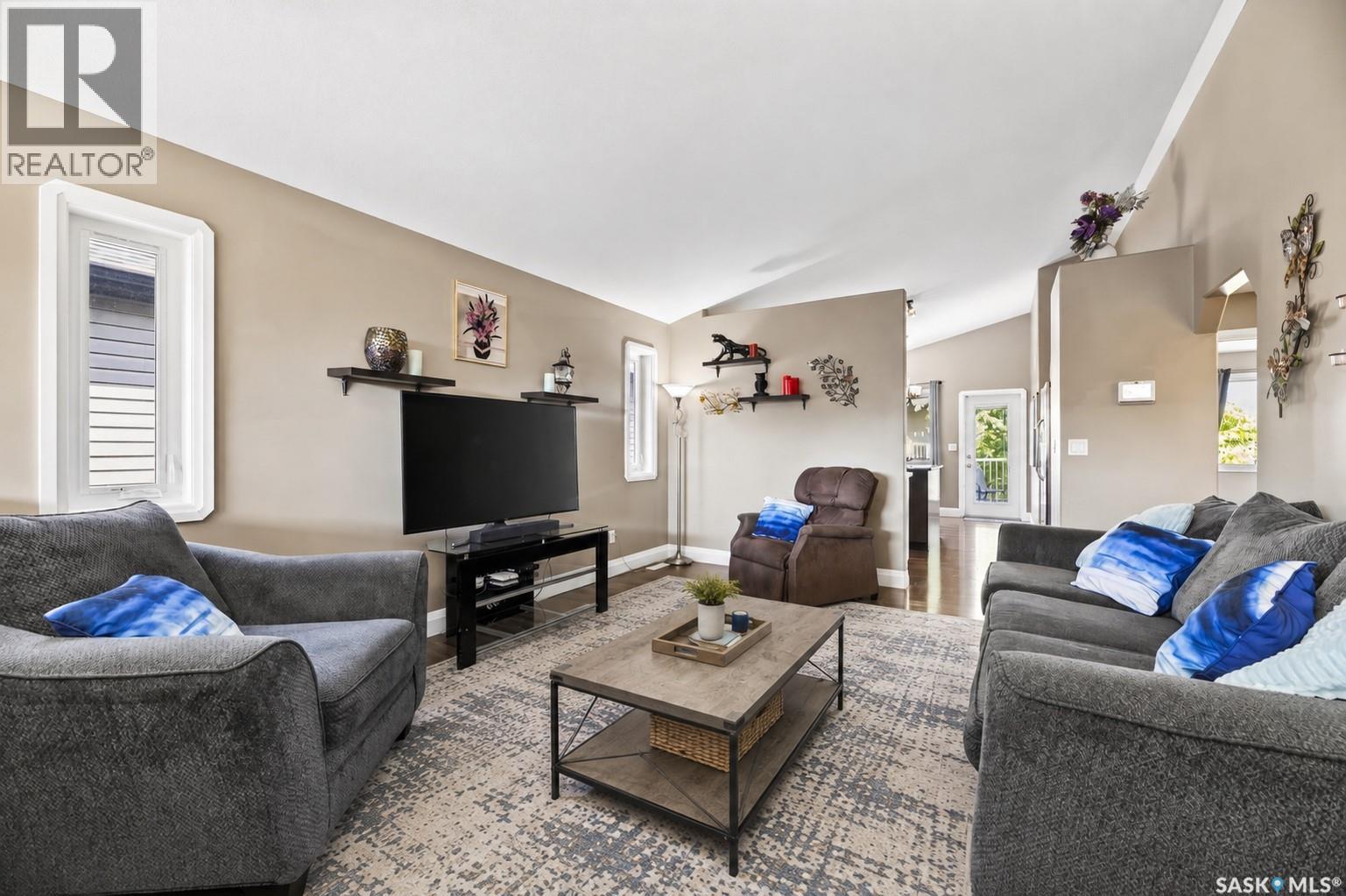 1114 Hargreaves Way, Saskatoon, Saskatchewan  S7R 0H2 - Photo 4 - SK045406