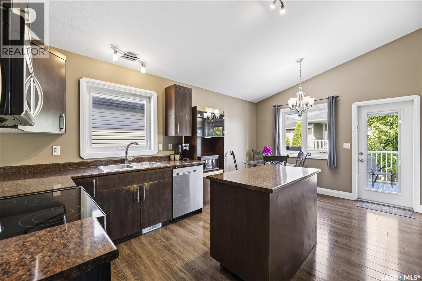 1114 Hargreaves Way, Saskatoon, Saskatchewan  S7R 0H2 - Photo 9 - SK045406