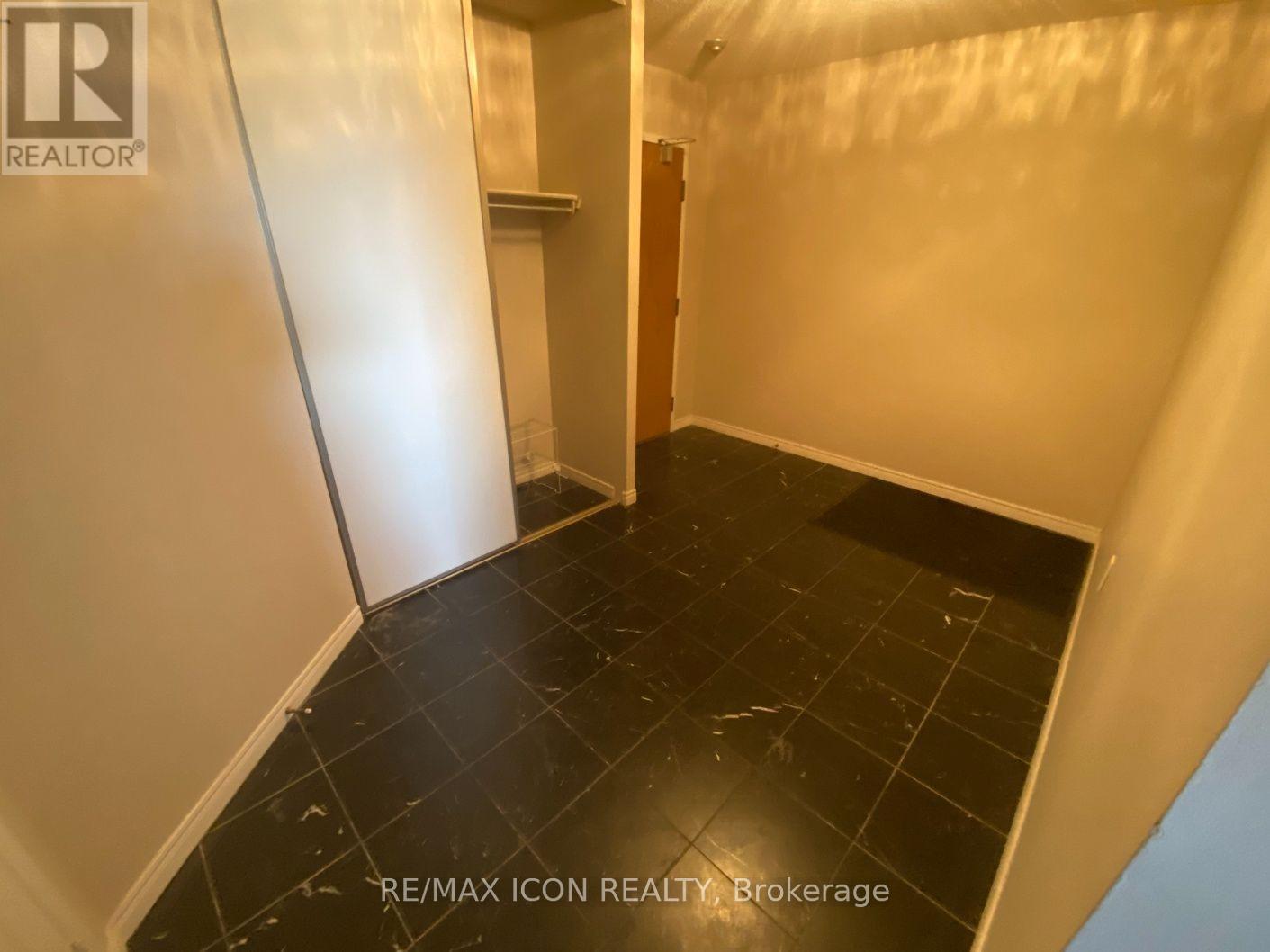 1211 - 695 Richmond Street, London East, Ontario  N6A 5M8 - Photo 2 - X13499556