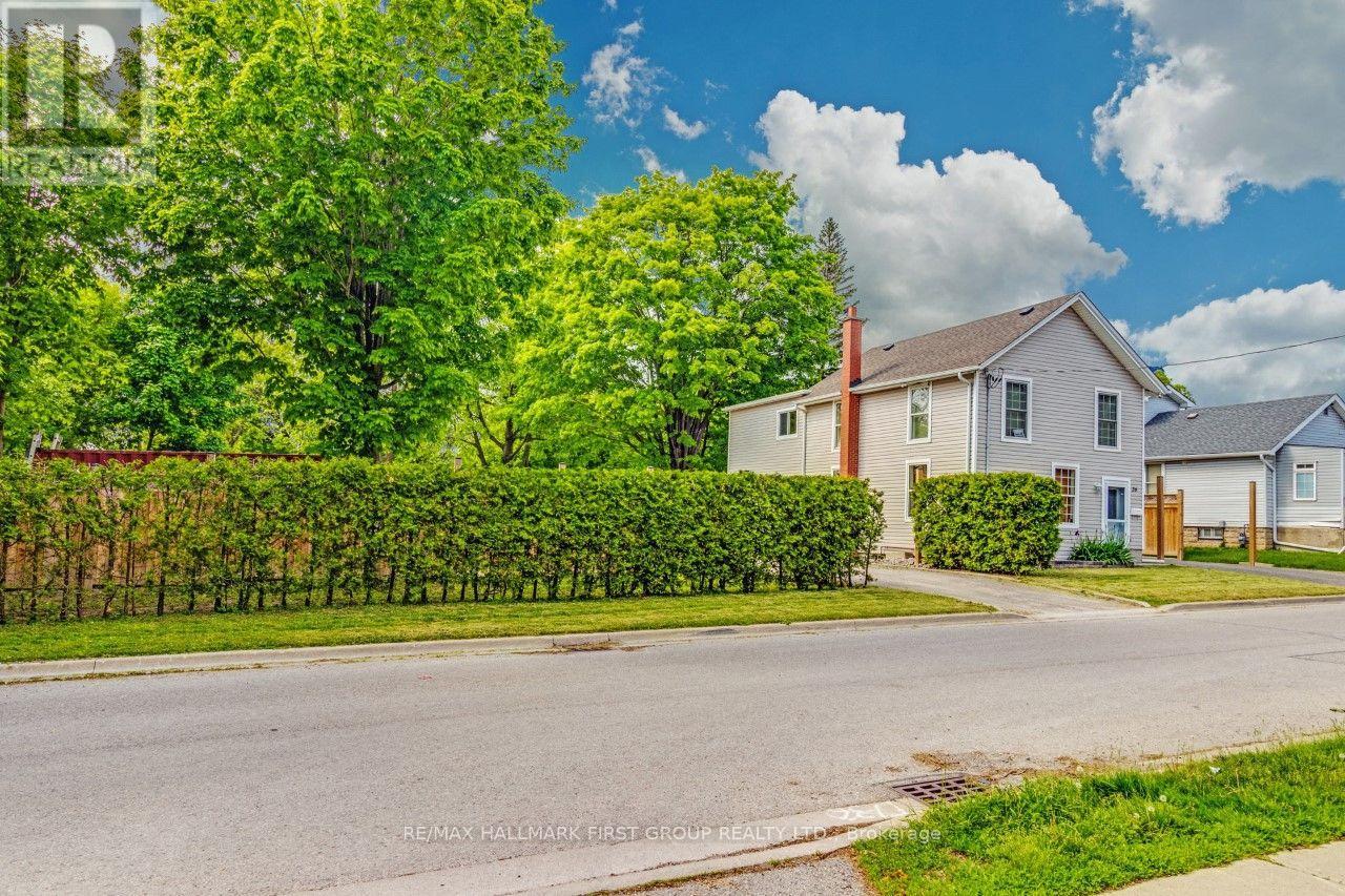 26 Whiting Avenue, Oshawa, Ontario  L1H 3T3 - Photo 3 - E13685898