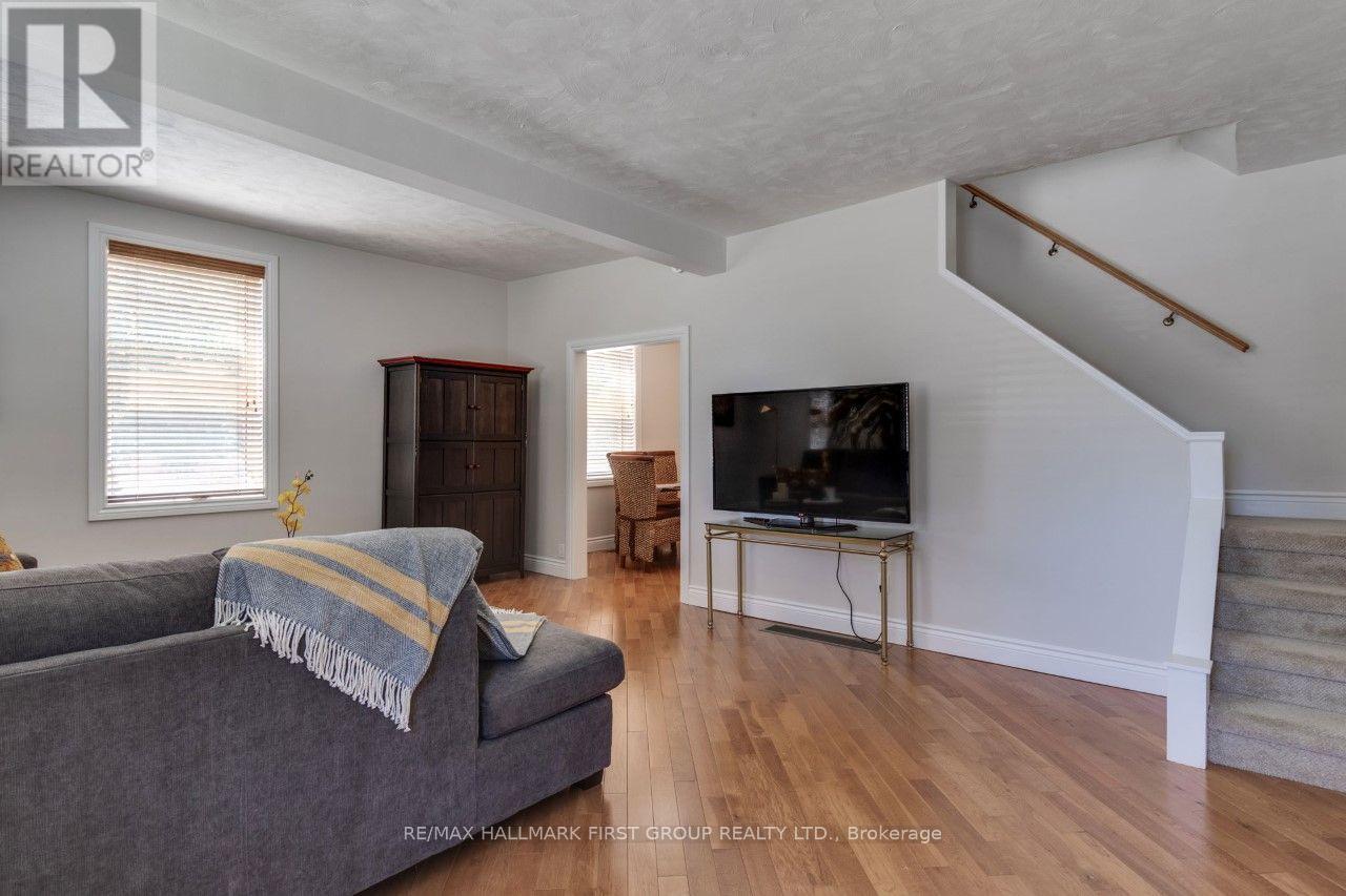 26 Whiting Avenue, Oshawa, Ontario  L1H 3T3 - Photo 5 - E13685898
