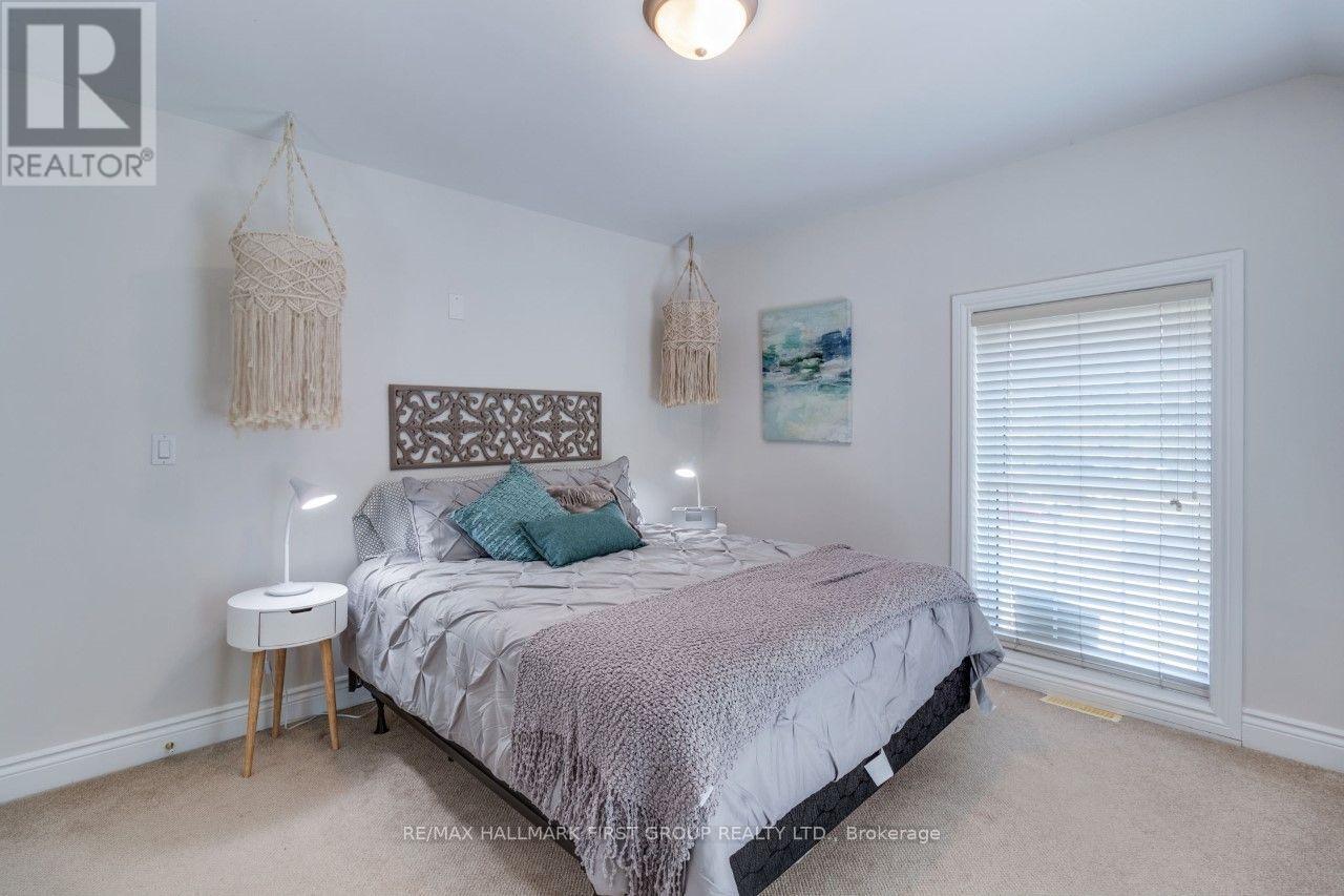 26 Whiting Avenue, Oshawa, Ontario  L1H 3T3 - Photo 9 - E13685898