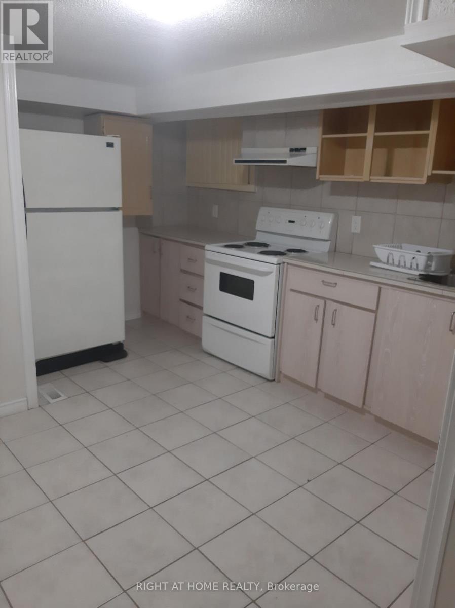 39 Hockley Path, Brampton, Ontario  L6V 3R2 - Photo 9 - W13685922