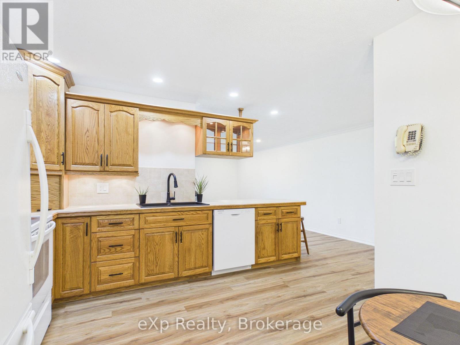 202 - 85 William Street N, Brockton, Ontario  N0G 2V0 - Photo 8 - X13135350