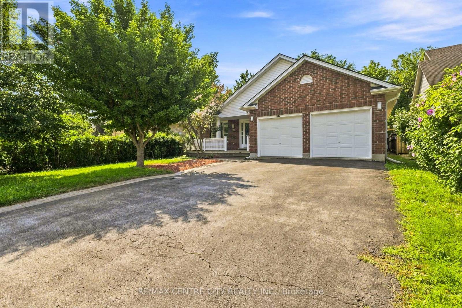 93 Mctaggart Court, London North, Ontario  N5X 3L9 - Photo 2 - X13685776