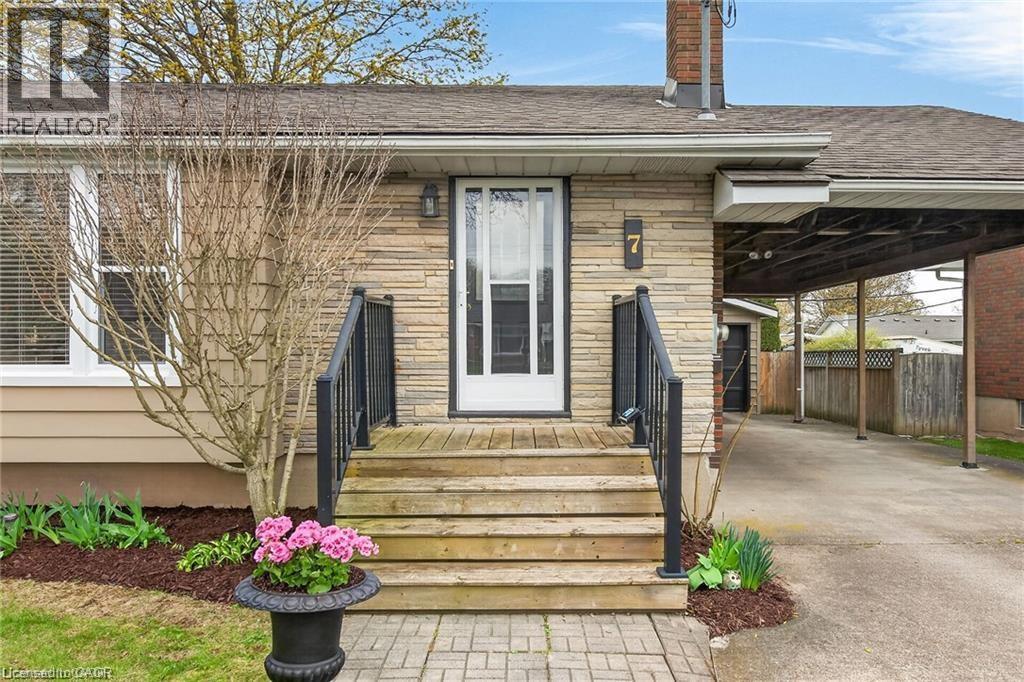 7 Coral Drive, St. Catharines, Ontario  L2N 3R4 - Photo 3 - 40835527
