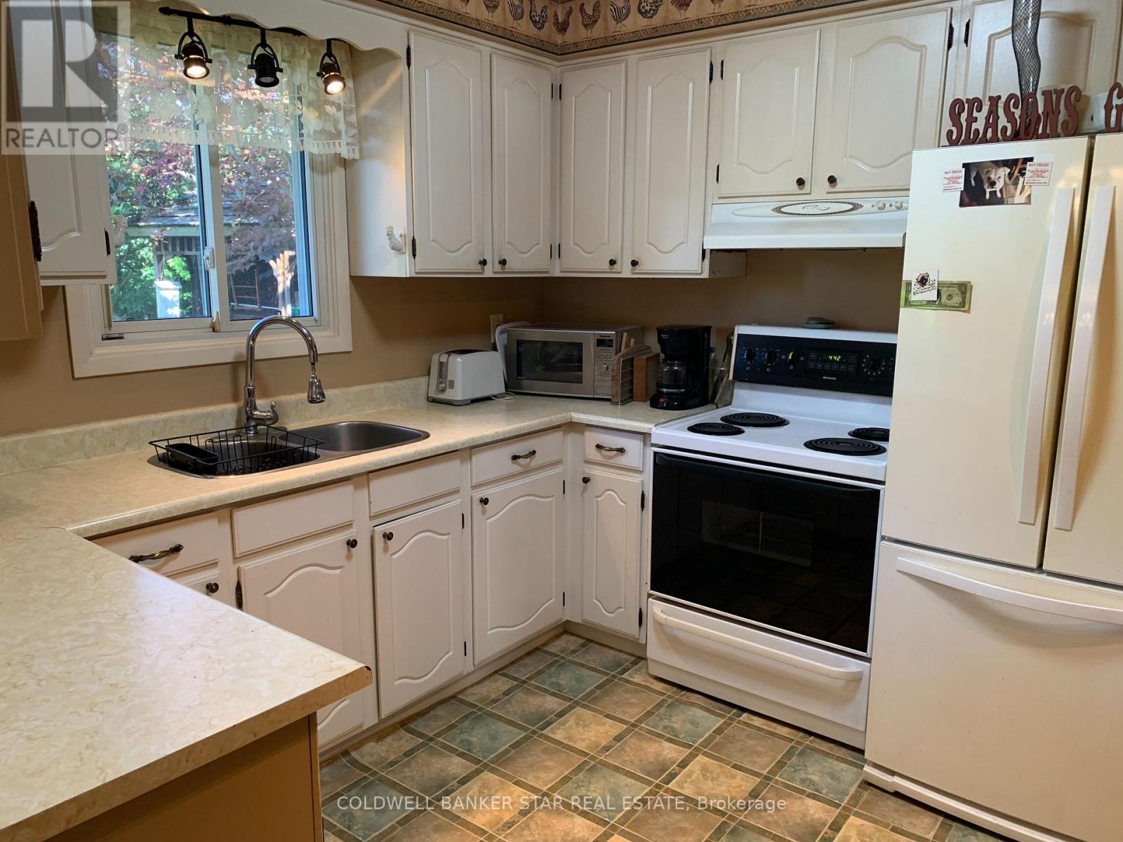 9 Lakeview Circle, St. Thomas, Ontario  N5P 4B3 - Photo 9 - X13685982