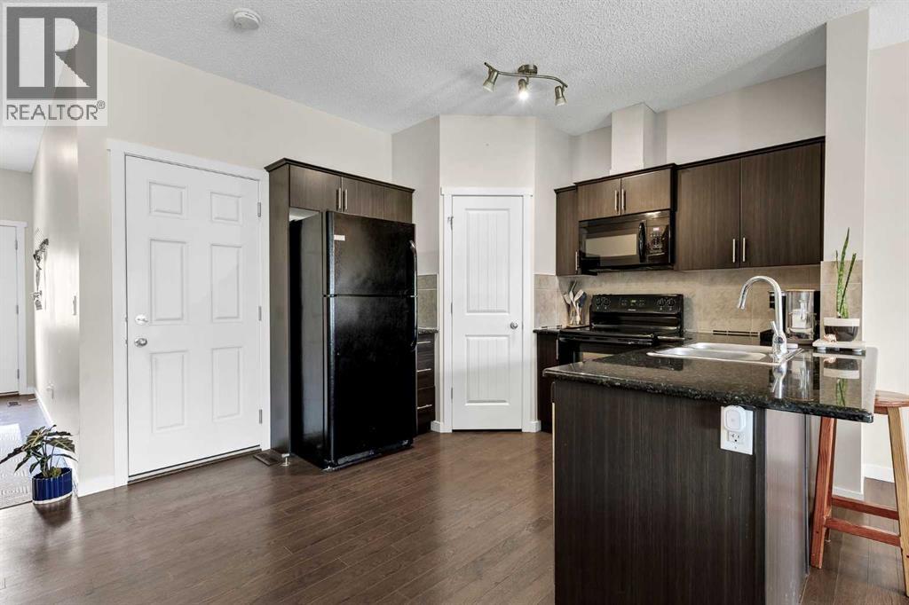 72 Copperpond Landing SE, Calgary, Alberta  T2Z 1G6 - Photo 11 - A2335459