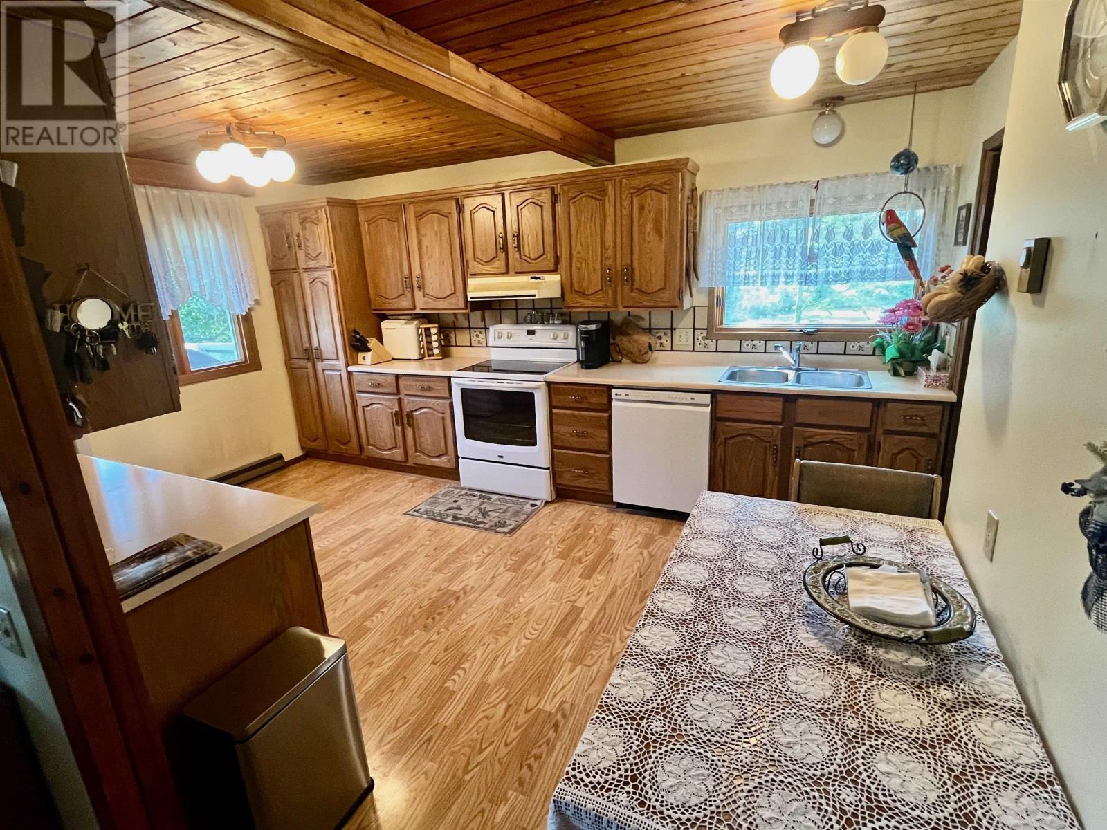 71 Lakeview Rd, Dryden, Ontario  P8N 2Y4 - Photo 2 - TB2602275