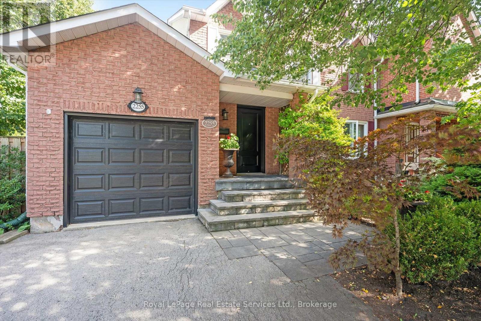 2255 Maclennan Drive, Oakville, Ontario  L6H 5K4 - Photo 3 - W13685964