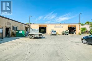 9 MEADOW LANE, Hamilton, Ontario