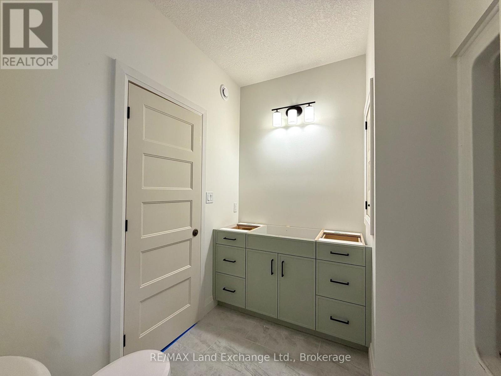660 Devonshire Road, Saugeen Shores, Ontario  N0H 2C3 - Photo 6 - X13060028