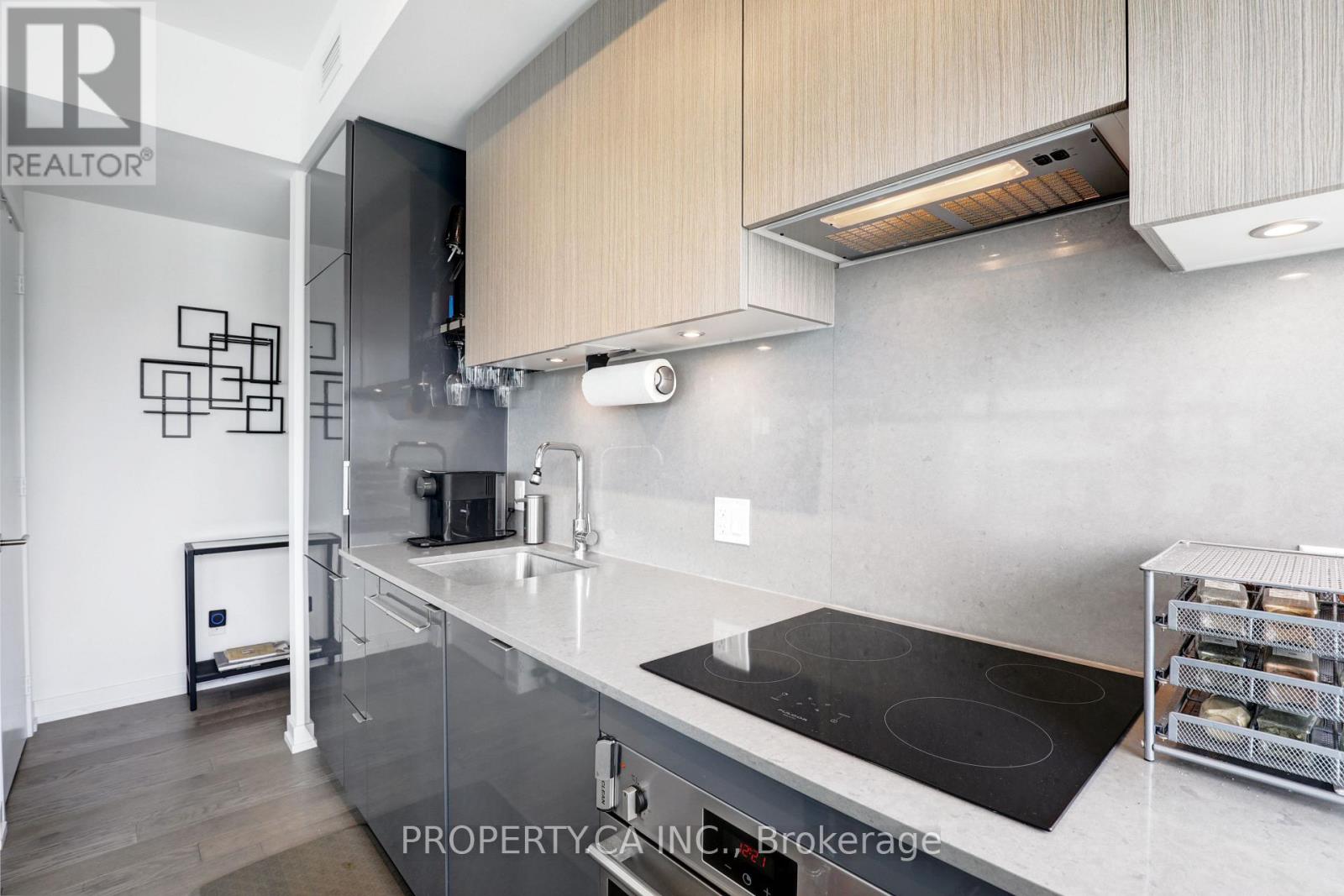 3004 - 161 Roehampton Avenue, Toronto, Ontario  M4P 0C8 - Photo 15 - C13686058
